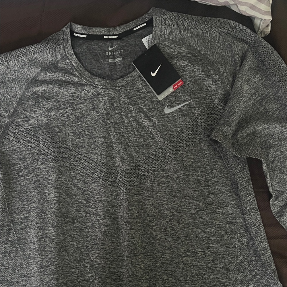 Nike Men's Long Sleeve Gray Tee